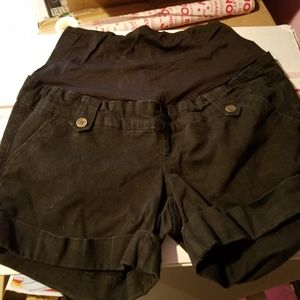 Size XL maternity shorts.